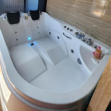 Bleu Jaccuzi