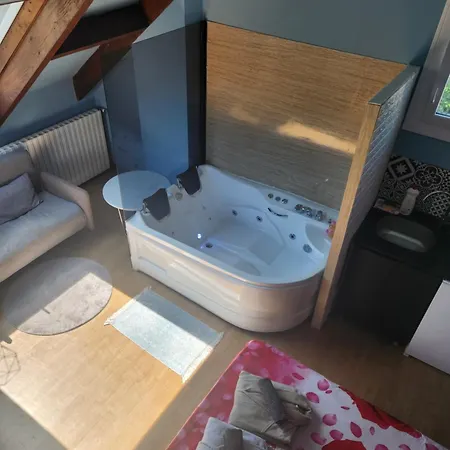 Bleu Jaccuzi Apartment *