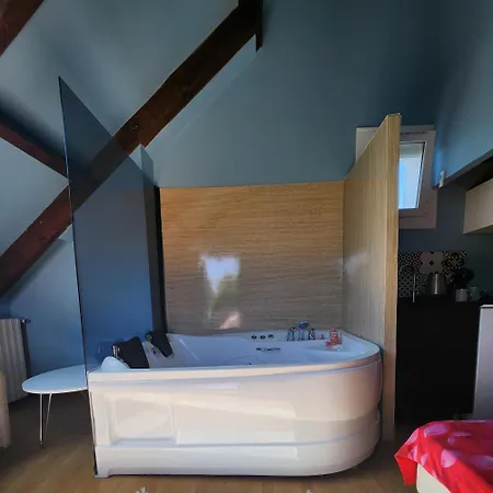 Bleu Jaccuzi Apartman